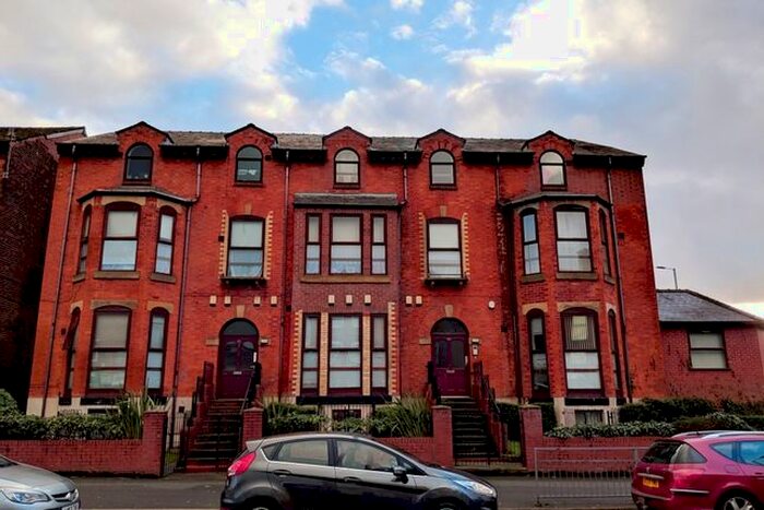2 Bedroom Flat To Rent In - Bedroom &#; -, Hathersage Road, Manchester, M13