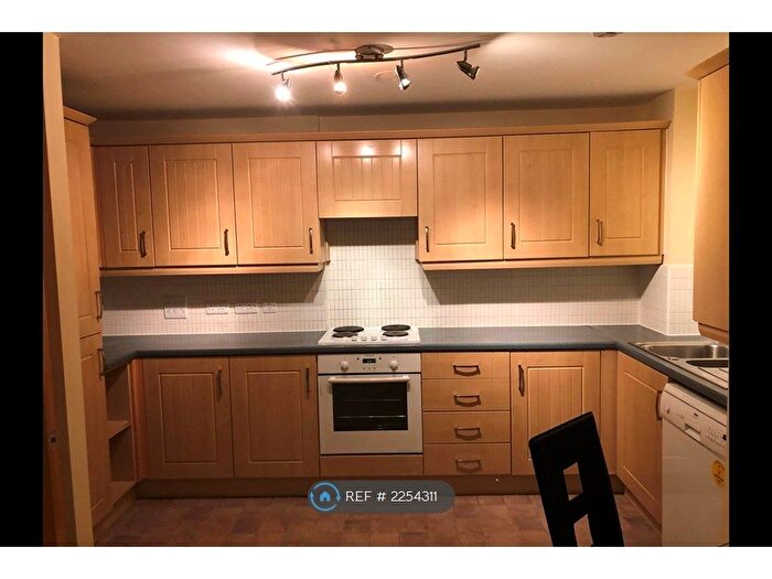 2 Bedroom Flat To Rent In Ashton Old Road, Manchester, M11