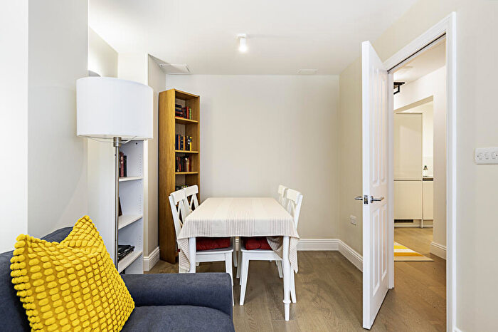 1 Bedroom Flat To Rent In Compayne Gardens, London, London, NW6
