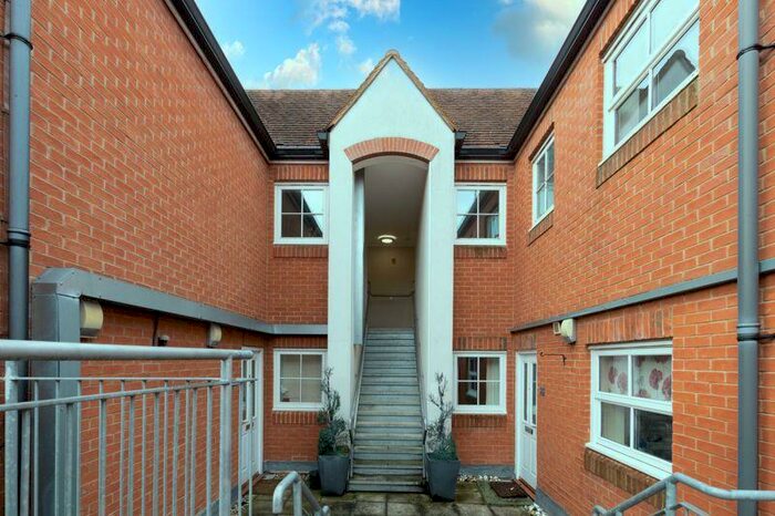 2 Bedroom Flat To Rent In Limborough Road, Wantage, OX12