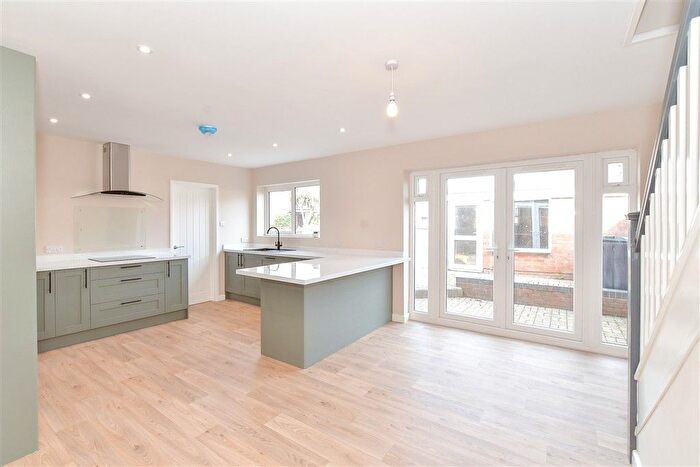 4 Bedroom End Of Terrace House For Sale In Great Copse Drive, Havant, Hampshire, PO9