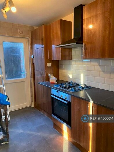 3 Bedroom Semi-Detached House To Rent In Langley, Slough, SL3