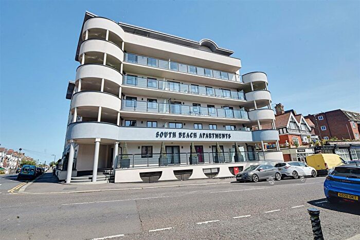 2 Bedroom Flat For Sale In Sea Road, Bexhill-On-Sea, TN40