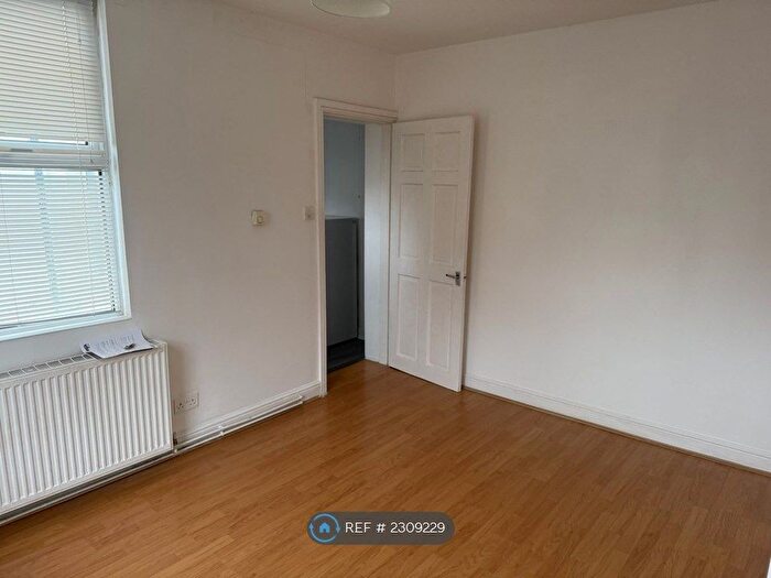 1 Bedroom Flat To Rent In St. Albans Road, Watford, WD24