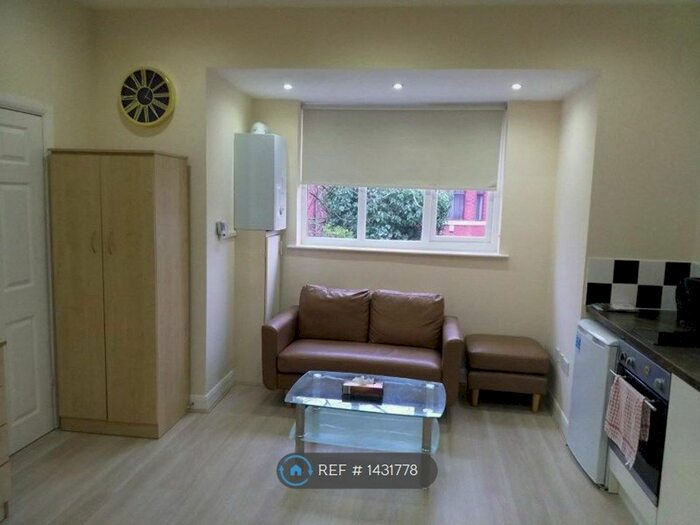 1 Bedroom Flat To Rent In Claremont Rd, Salford, M6
