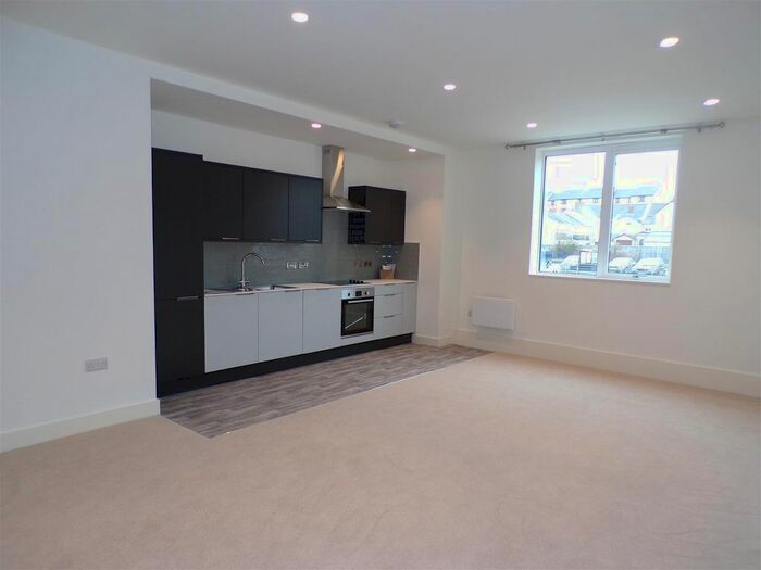 1 Bedroom Flat To Rent In Queen Street, Barnstaple, EX32