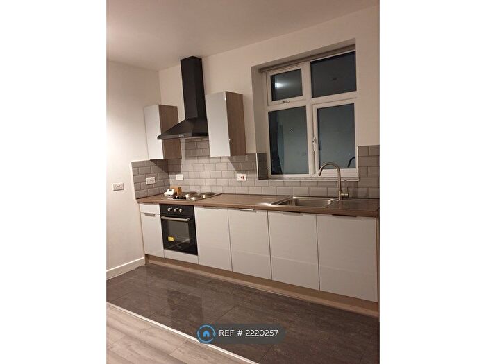 2 Bedroom Flat To Rent In Bordesley Green East, Stechford, Birmingham, B33
