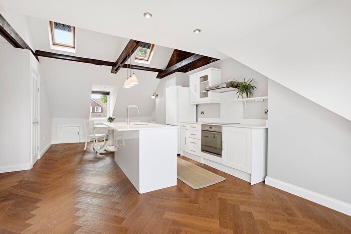 3 Bedroom Flat For Sale In Thornton Avenue, London, W4