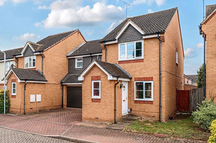 3 Bedroom End Of Terrace House For Sale In Copse Close, Cippenham, Berkshire, SL1