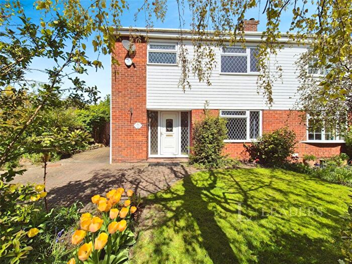 3 Bedroom Semi-Detached House For Sale In Laburnum Crescent, Swanwick, Alfreton, DE55