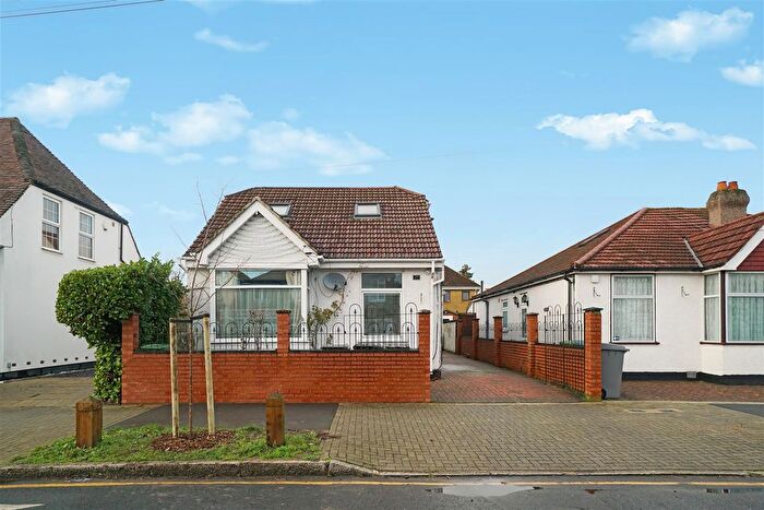 2 Bedroom Maisonette To Rent In Charterhouse Avenue, Wembley, HA0