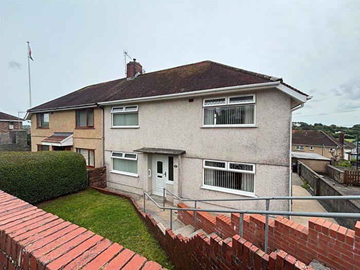 3 Bedroom Semi-Detached House For Sale In Corporation Avenue, Llanelli, SA15