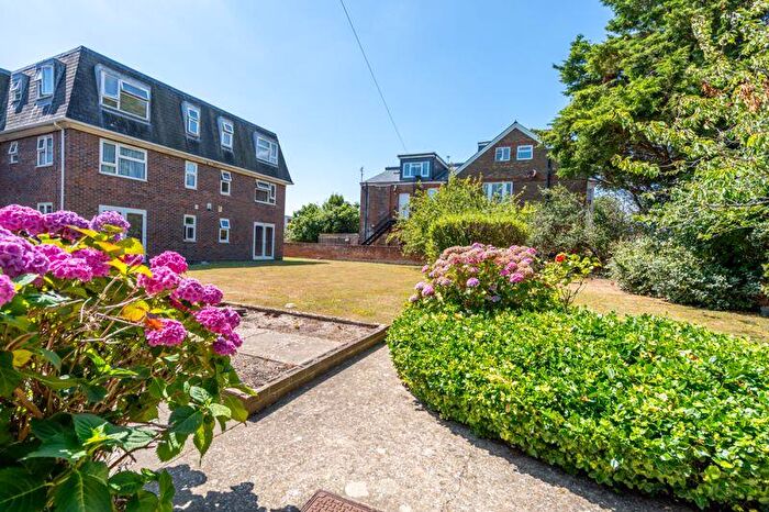2 Bedroom Flat For Sale In Richmond Avenue, Bognor Regis, PO21