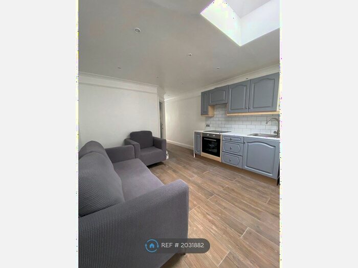 2 Bedroom Maisonette To Rent In Sunny Gardens Road, London, NW4
