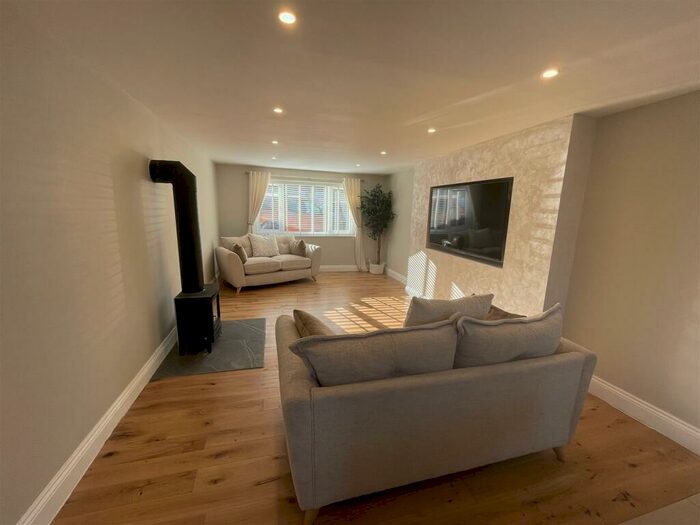 3 Bedroom Semi-Detached House To Rent In Thorntons Close, Pelton, DH2
