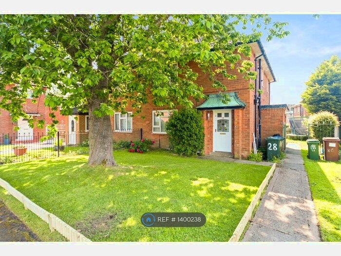 1 Bedroom Flat To Rent In Queenshill Road, Leeds, LS17