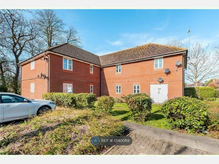 2 Bedroom Flat To Rent In Reid Close, Hayes, UB3