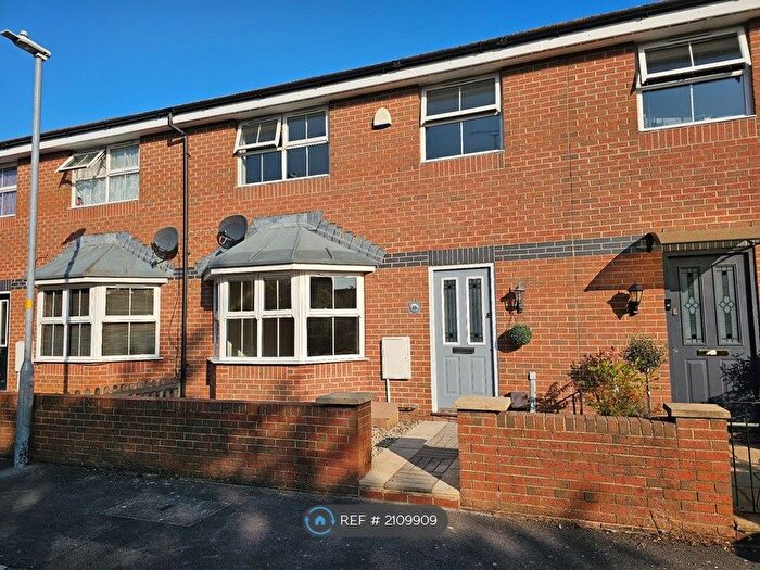 4 Bedroom Terraced House To Rent In St. Austell Way, Swindon, SN2