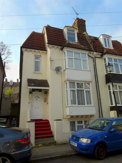 5 Bedroom House To Rent In The Close, Rochester, ME1