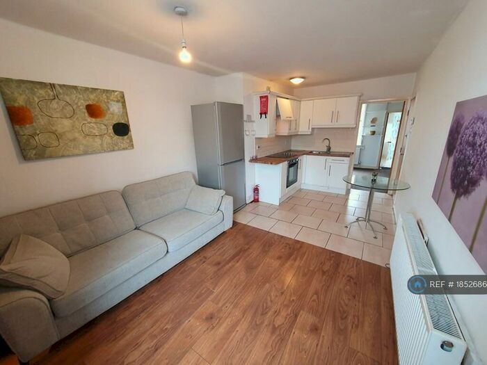 2 Bedroom Flat To Rent In Albert Road, Farnworth, Bolton, BL4