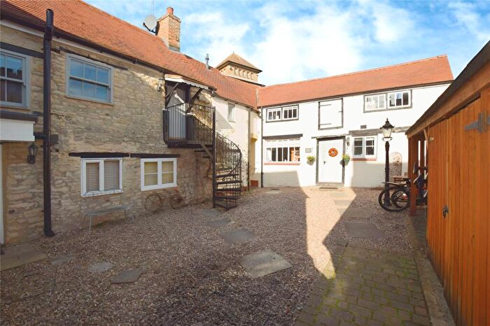 1 Bedroom Apartment For Sale In Causeway, Bicester, Oxfordshire, OX26