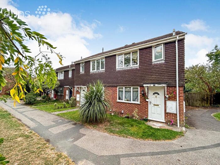 3 Bedroom End Of Terrace House For Sale In Felixstowe Close, Lower Earley, Reading, RG6