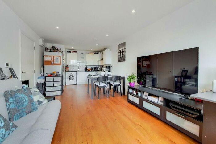 2 Bedroom Flat To Rent In Grenfell Road, Tooting, Mitcham, CR4