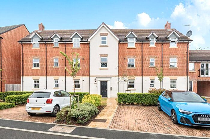 2 Bedroom Apartment For Sale In Hutton Close, Newbury, Berkshire, RG14