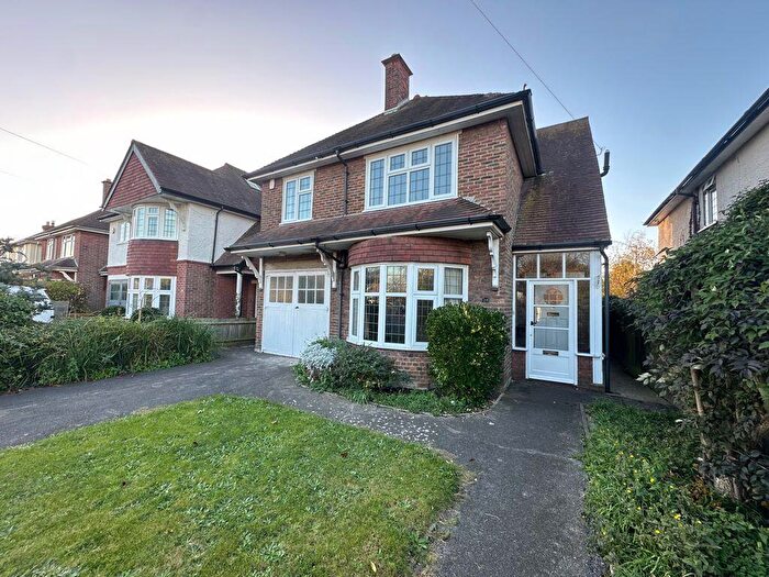 4 Bedroom Detached House To Rent In Milvil Road, Lee-On-The-Solent, PO13