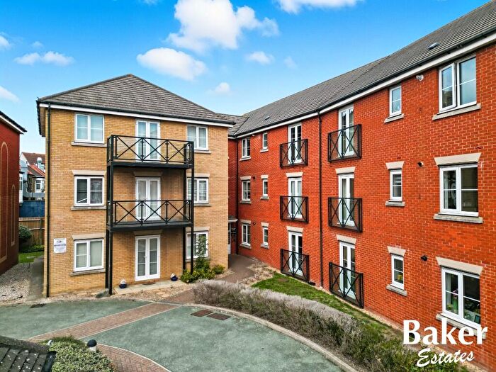 2 Bedroom Flat For Sale In Fencepiece Road, Barkingside, London, IG6