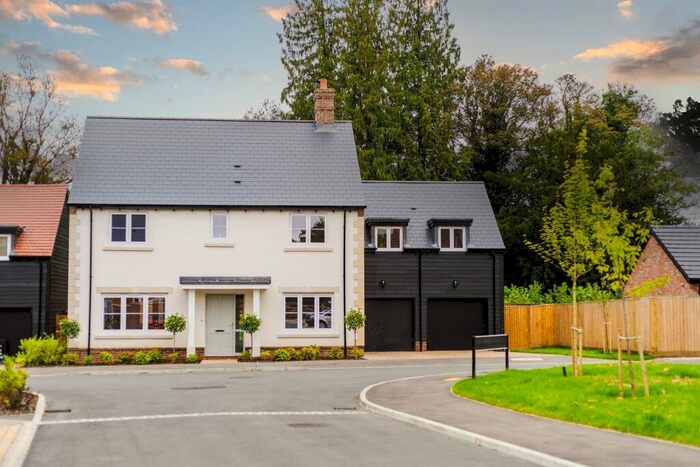 5 Bedroom Detached House For Sale In Darnell Place, Woodcote, Reading, RG8