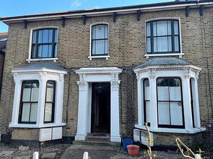 1 Bedroom Flat To Rent In Nightingale Lane, Wanstead, E11