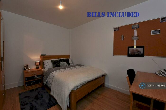 5 Bedroom Semi-Detached House To Rent In Benbrick Road, Guildford, GU2