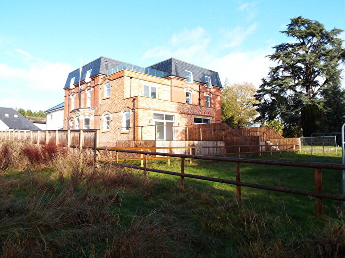 2 Bedroom Flat For Sale In Grafton Lane, Grafton, HR2