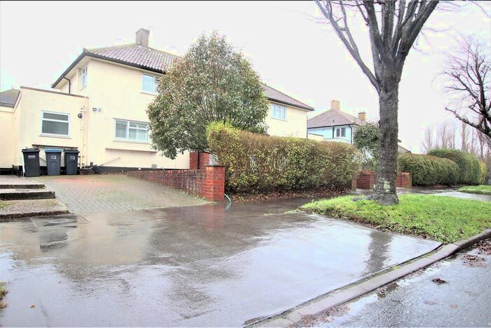 3 Bedroom Semi-Detached House To Rent In Broadcoombe, South Croydon, CR2