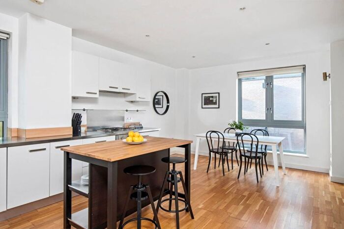 2 Bedroom Flat To Rent In Hoxton Sq, London, N1