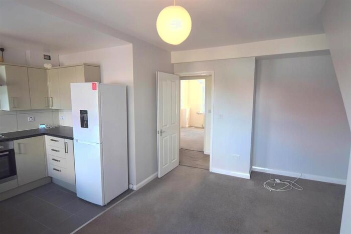 2 Bedroom Flat To Rent In Central Road, Worcester Park, KT4
