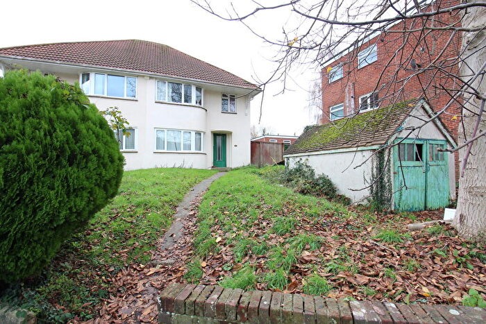 5 Bedroom Semi Detached House To Rent In Grosvenor Close, SO17