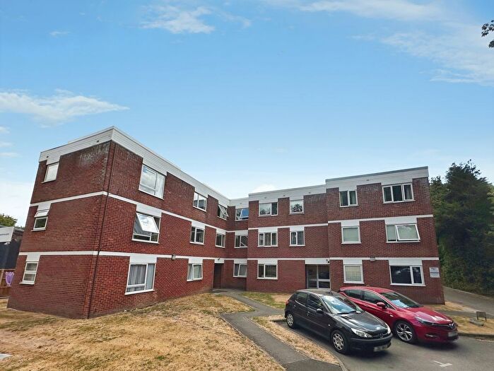 2 Bedroom Flat For Sale In Fleet Road, Fleet, Hampshire, GU51