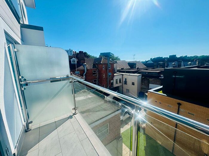 2 Bedroom Flat To Rent In Lansdowne Lane, Bournemouth, BH1