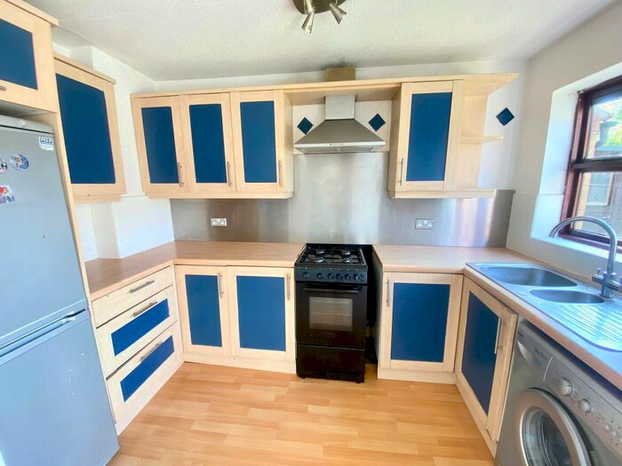 3 Bedroom Semi-Detached House To Rent In Burgess Field, Chelmsford, CM2