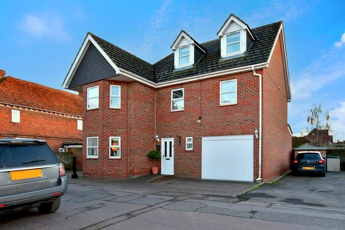 4 Bedroom Detached House For Sale In Reed Street, Cliffe, Rochester, Kent, ME3