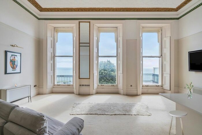 2 Bedroom Flat To Rent In Eastern Terrace, Brighton, BN2