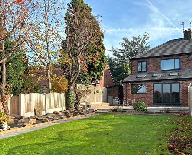 3 Bedroom Semi Detached House For Sale In Oldham Road, Ashton-under-Lyne, Greater Manchester, OL7