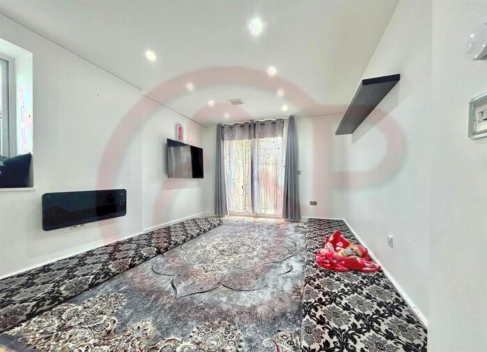 1 Bedroom Flat To Rent In Western Avenue, Acton, W3