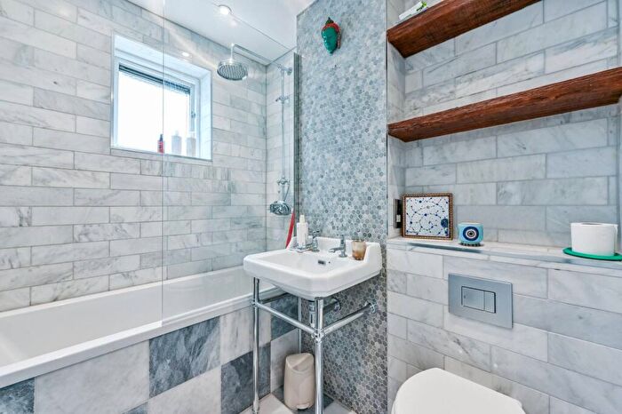 2 Bedroom Flat For Sale In Gloucester Avenue, Primrose Hill, London, NW1