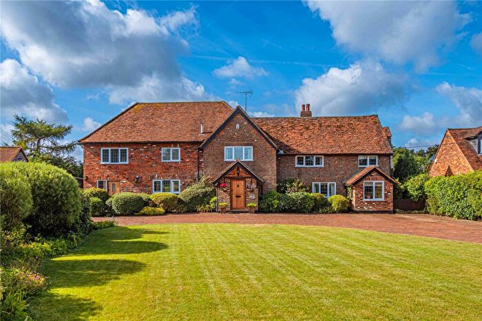 4 Bedroom Detached House For Sale In Main Road North, Dagnall, Buckinghamshire, HP4