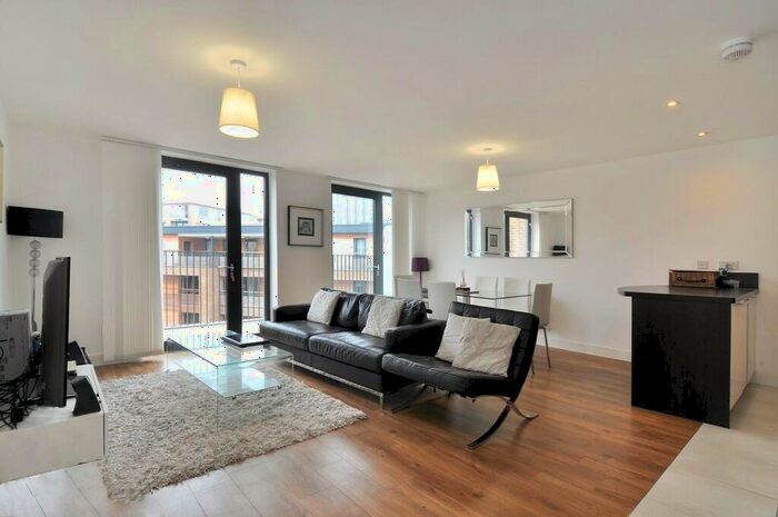 3 Bedroom Apartment To Rent In Fairmont House, Albatross Way, SE16