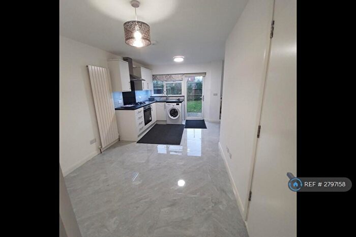 Studio To Rent In Haynes Close, Slough, SL3