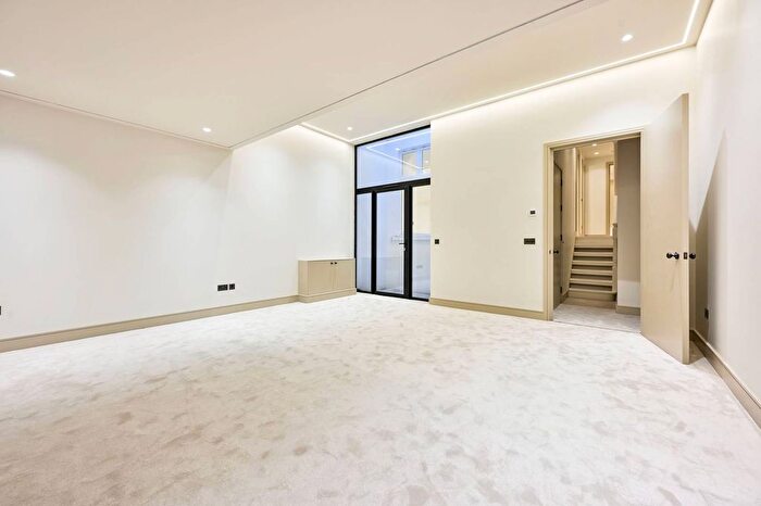 3 Bedroom Flat To Rent In Fulham Park Gardens, Parsons Green, SW6